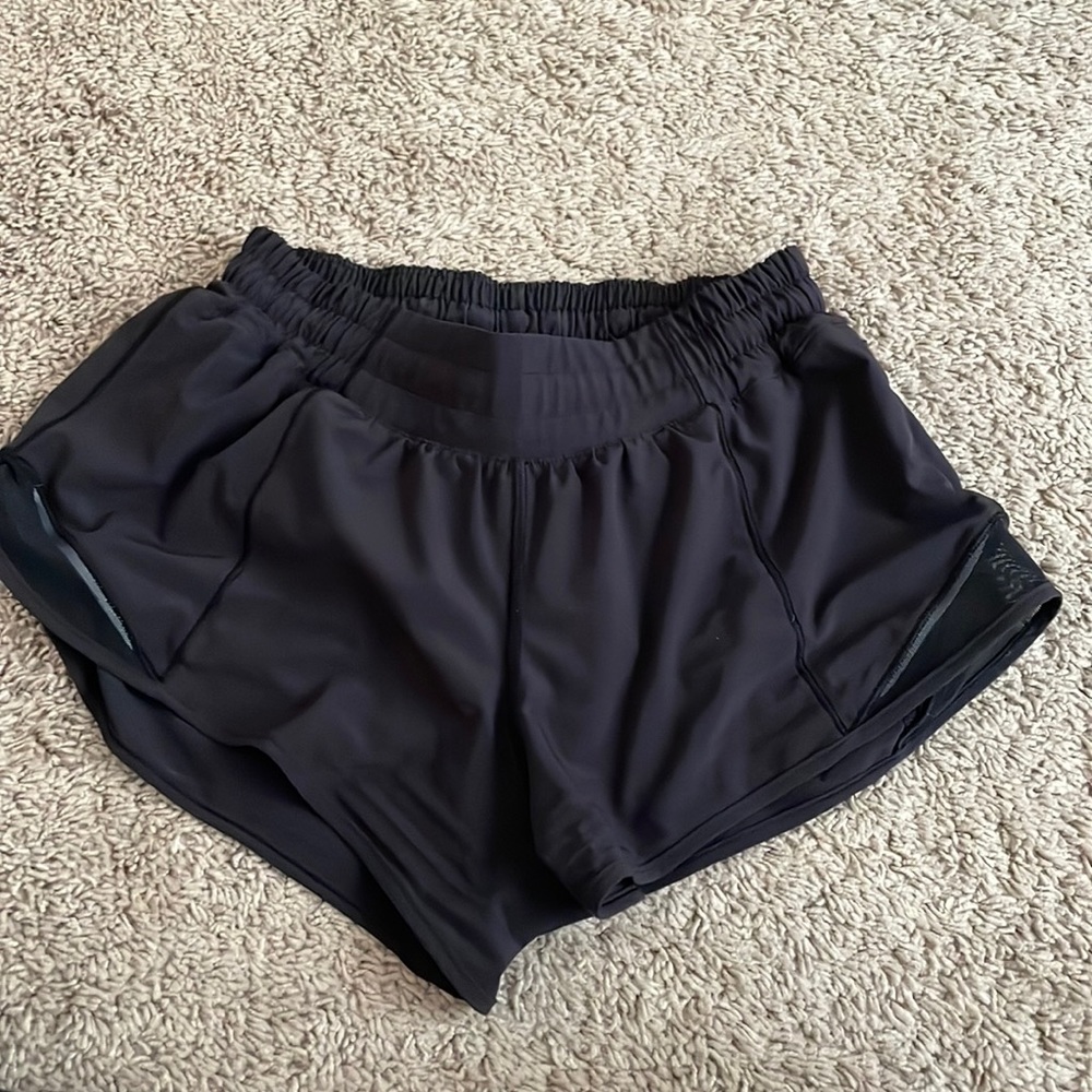 Lululemon hotty hot shorts black and 2.5 in